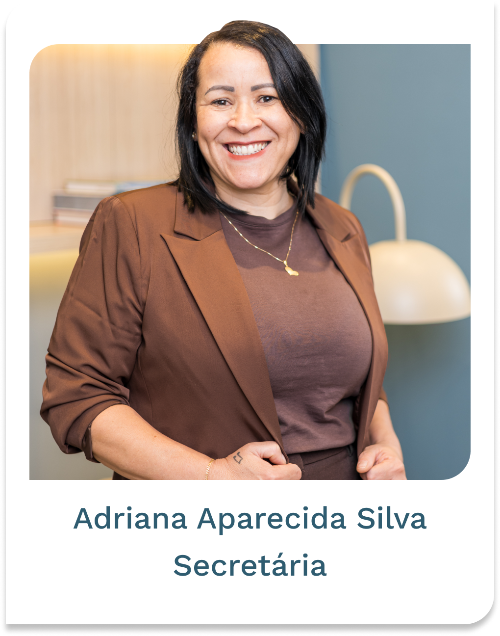 Adriana, secretária - branco